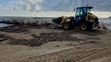 «Spiagge stuprate dalle ruspe. La pulizia deve essere effettuata manualmente»