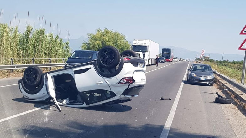 Un altro incidente all'altezza di Torricella: tre mezzi coinvolti