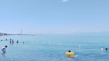 Segnalazioni scie in mare, il Comune di Co-Ro rassicura: «Fenomeno naturale noto e studiato»