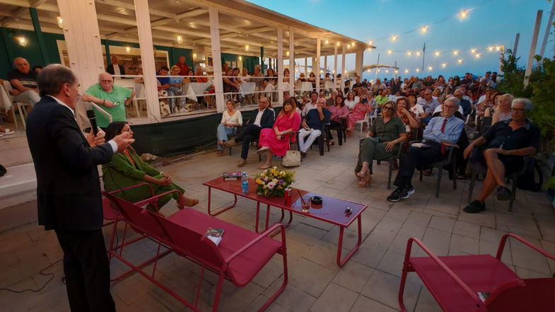 Grande partecipazione alla presentazione del libro di Scutellà
