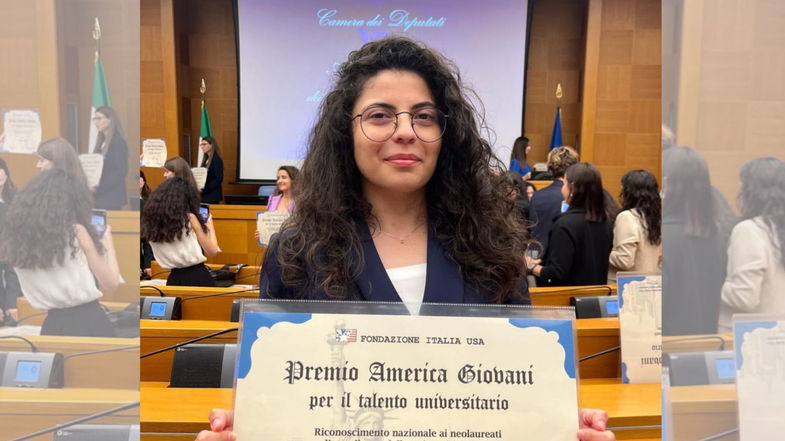 La studentessa di Co-Ro Antonella Turco riceve il