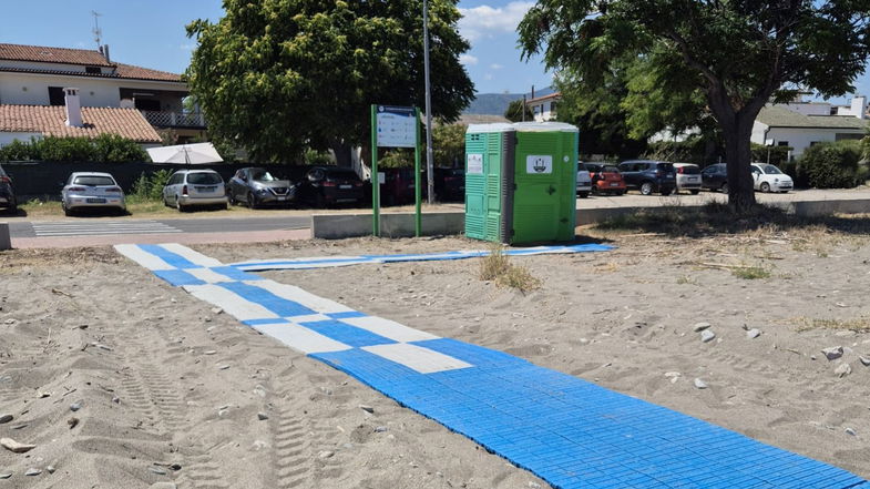 Ripristinata la passerella per disabili vandalizzata a Galderate