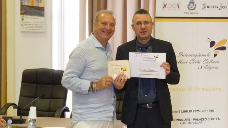 Michele Messina riceve il Premio alla carriera poetica e letteraria 