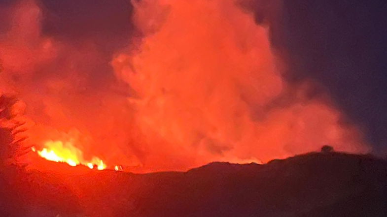 Calopezzati, incendio nella notte minaccia un villaggio turistico