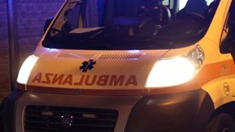 Scontro auto-moto sulla Statale 106 a Mirto: Centauro in ospedale