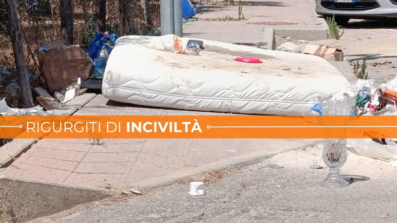 Corigliano Scalo, marciapiedi trasformati in discariche: quando le telecamere non bastano