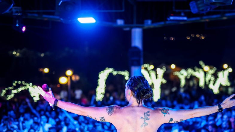 Navette gratuite per raggiungere la Cleopatra: Labonia si complimenta col management della discoteca