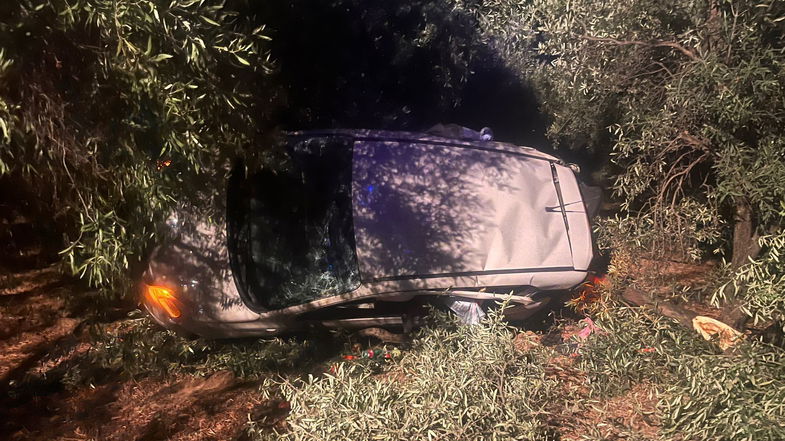 Paura a Corigliano, un'auto a metano finisce in una scarpata