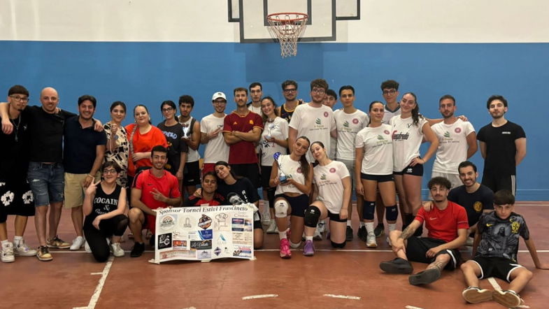 Frascineto, grande successo per il torneo di pallavolo: entusiasmo, sport e comunità Si è concluso con una serata ricca di entusiasmo e partecipazion