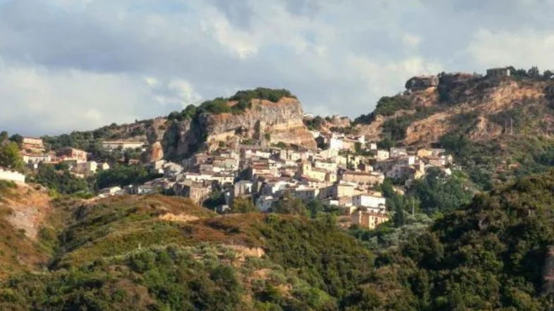 I giovani di Pietrapaola contro la deriva della politica città: «Ci sentiamo traditi ed esclusi»