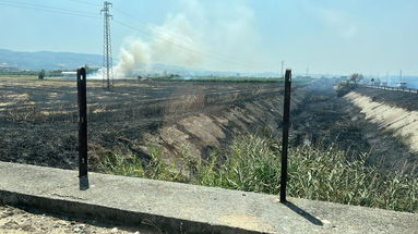 Corigliano-Rossano, fiamme vicino al palazzetto dello sport