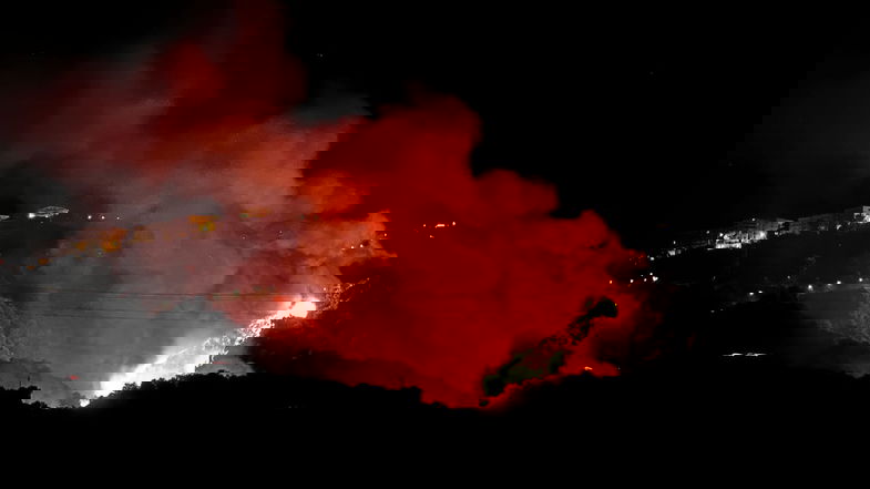 Vasto incendio in località Pennino minaccia il centro storico di Rossano