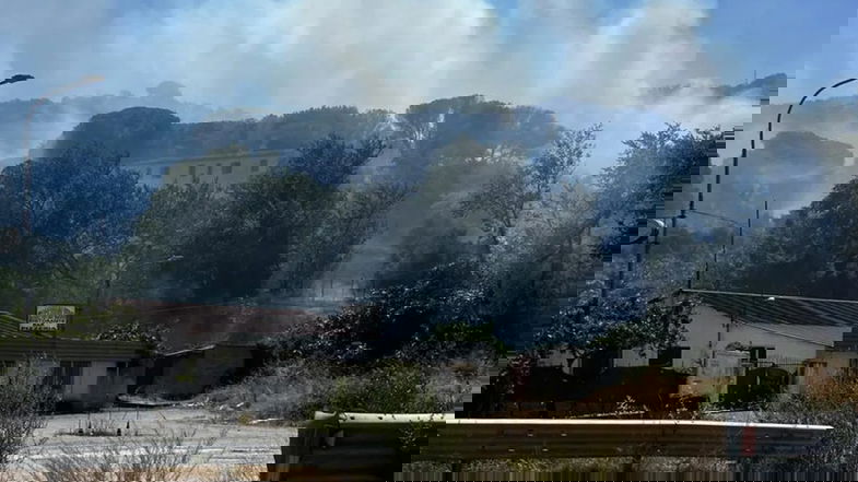 Incendio alle Terme di Spezzano, la minoranza attacca: «Risultato dell’abbandono istituzionale»
