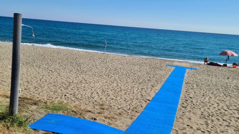 Il lungomare di Centofontane si dota di quattro passerelle per diversamente abili