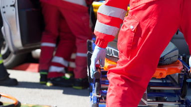 Co-Ro, bimbo di 9 anni precipita dalla finestra: non è in pericolo di vita