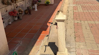A Corigliano anche il cimitero resta a secco. Disagio per i visitatori 