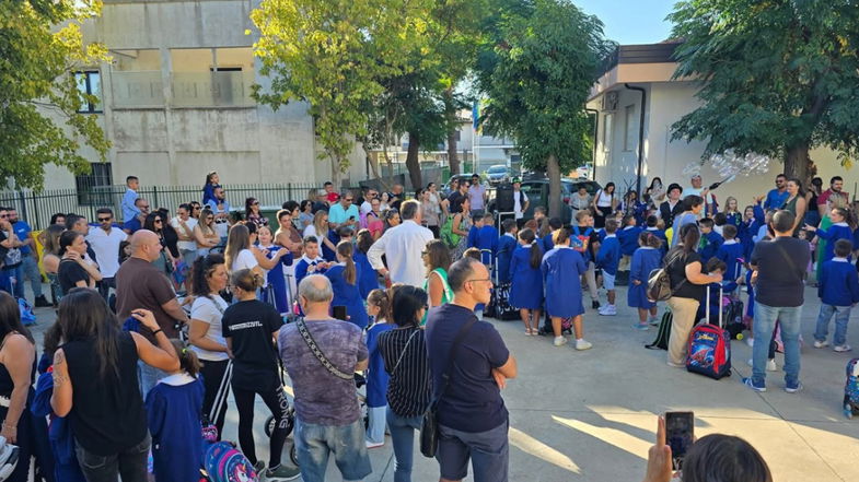 Pietrapaola riparte dalla scuola: un abbraccio tra istituzioni e ragazzi