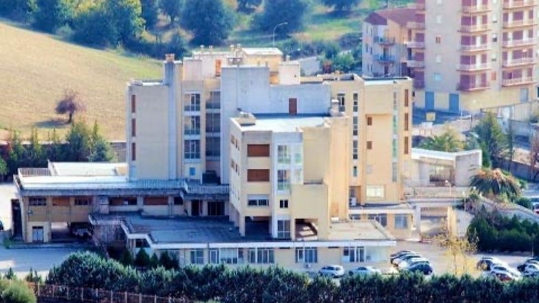 Cassano, stop alle radiografie: «Trasferito l’unico tecnico al Poliambulatorio»